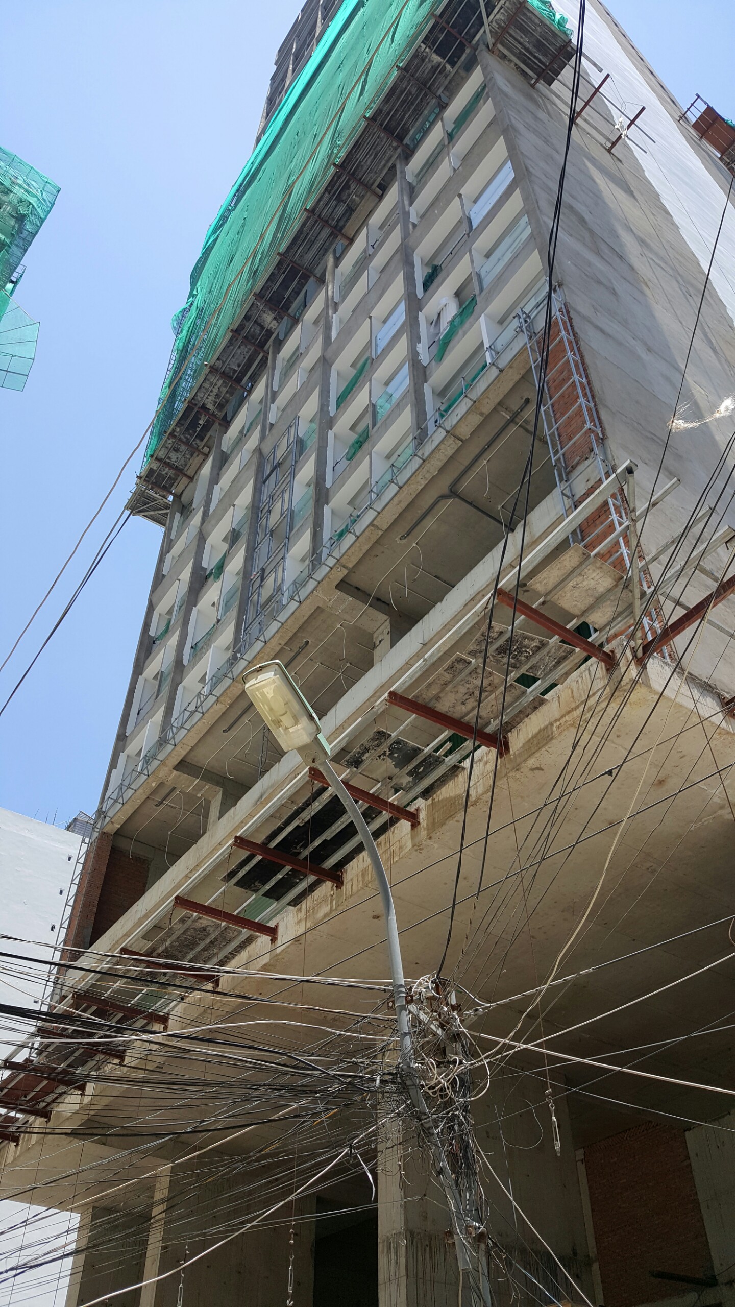 Bán nhà hẻm 100 Trần Phú, DT: 168m2 ngang 10m.